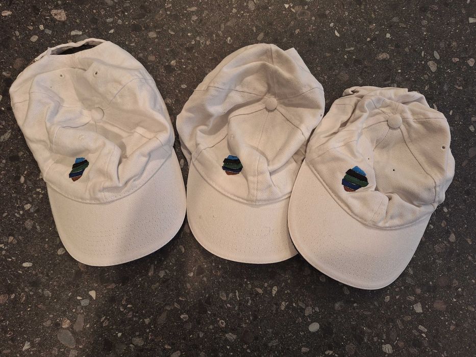 3szt czapki z daszkiem białe