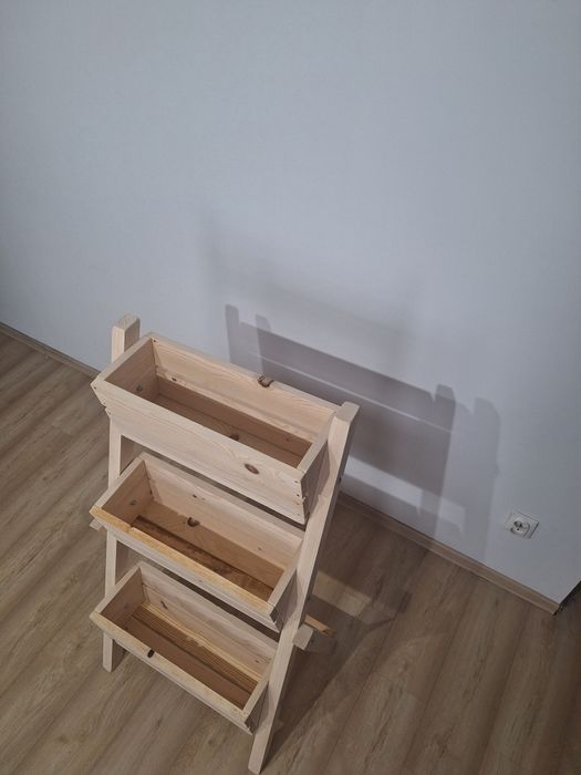 Doniczki ogrodowe stojak