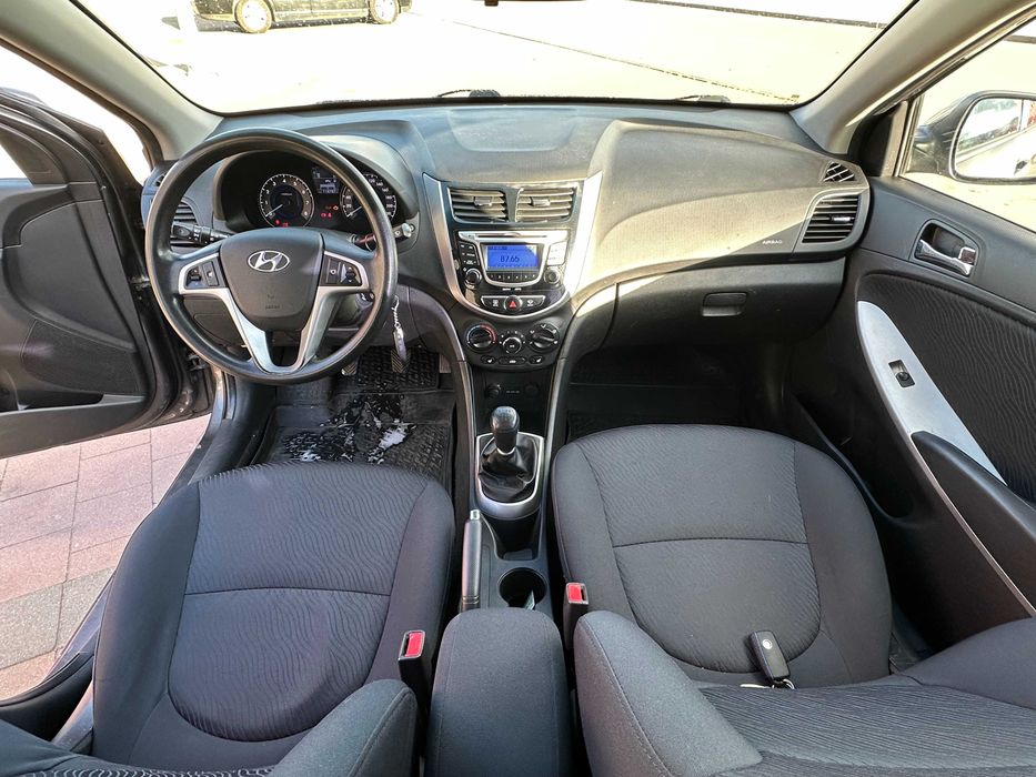 Hyundai Accent 2012 1.6 бензин