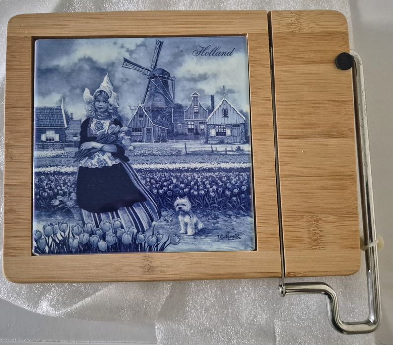 Cheese Cutting Board with Tile64751296143235125