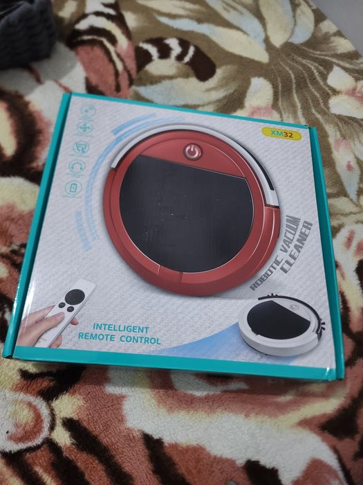 Robot sprzątający mopujacy sterowany pilotem