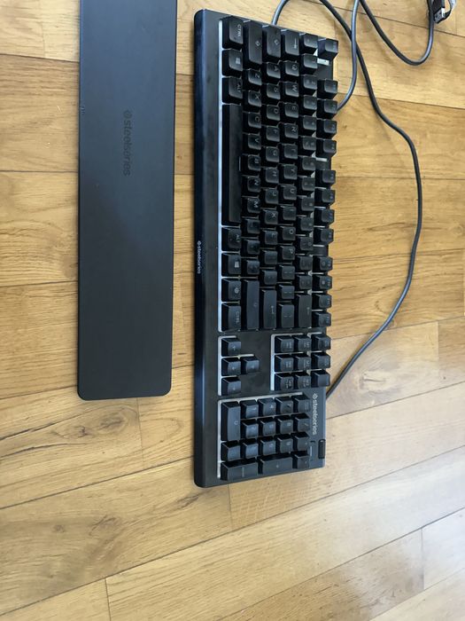 SteelSeries Apex 3 – klawiatura gamingowa RGB + podpórka