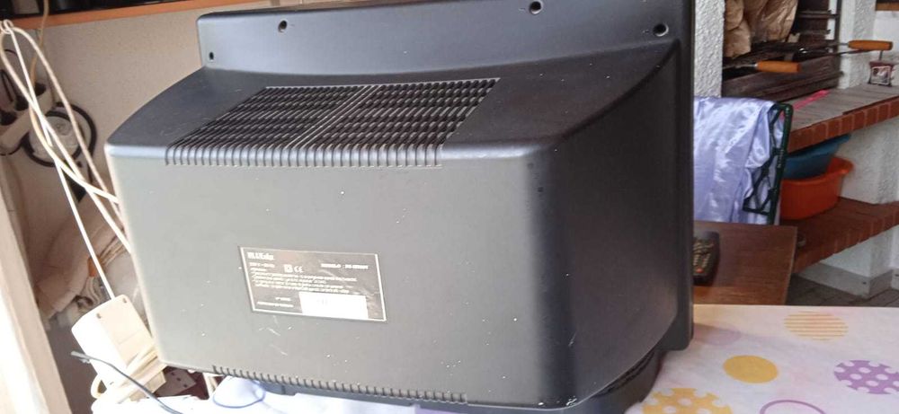 TV de 24pol 53cm de largura