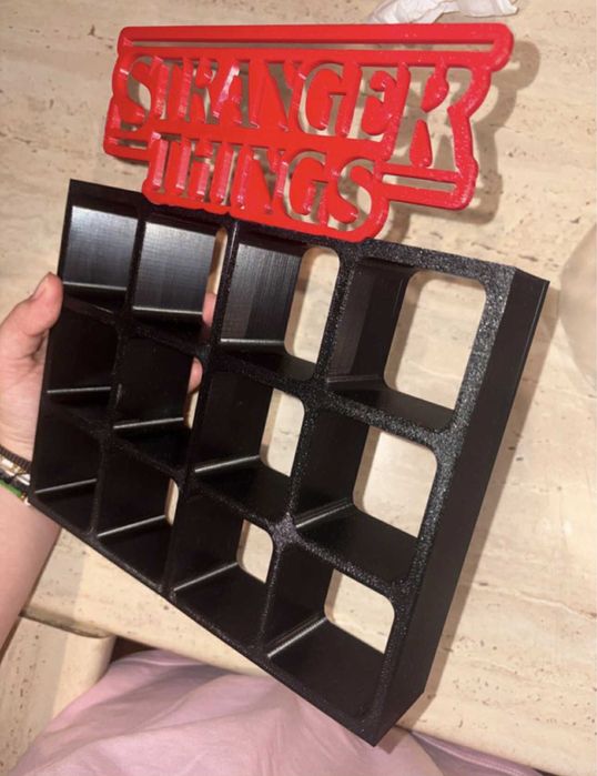 Stranger Things półka na 12 figurek