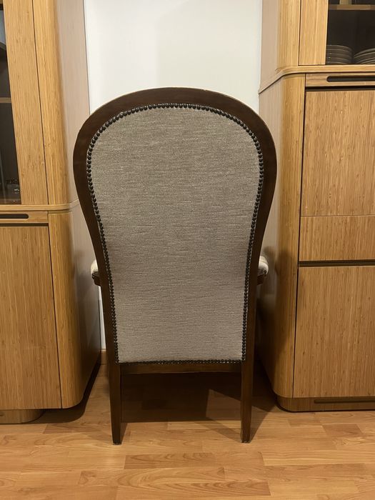 Stary fotel z oryginalnym welurem