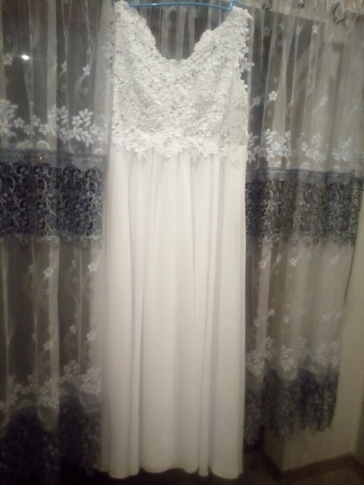 Suknia ślubna z welonem