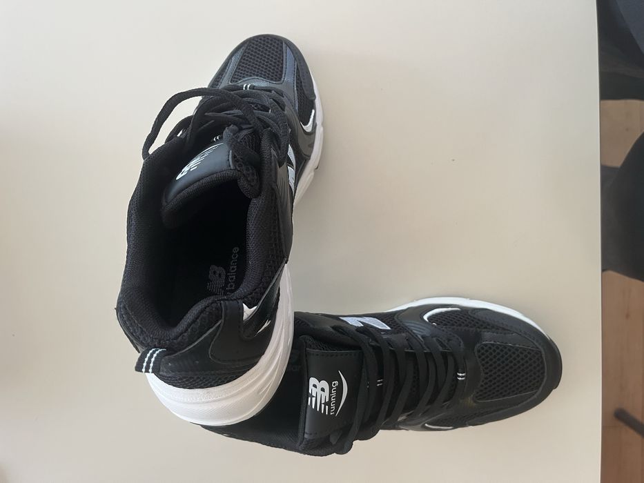 New balance 530 preto e branco