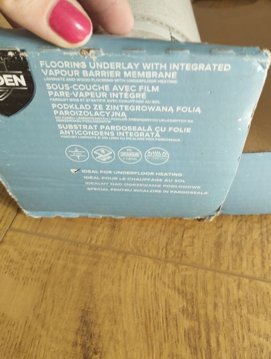 Folia pod panele volden.