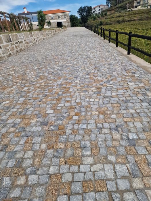 Pavimentos em granito natural