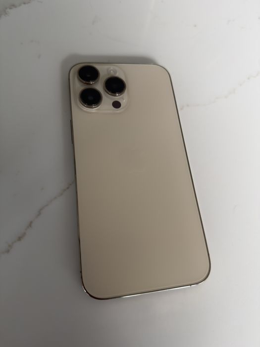 Iphone 14 pro max Dourado
