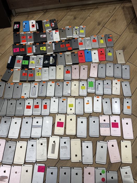 Lot iphone деталей , дисплеїв