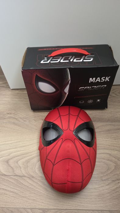 Maska Spider-Man z ruchomymi, mrugającymi oczami halloween cosplay