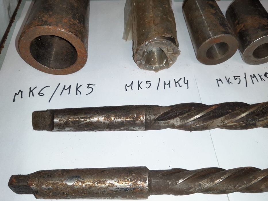 Zestaw tulejek redukcyjnych do wierteł plus rozeiertaki MK3 I MK2  PRL