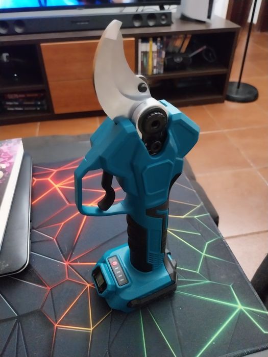 Tesoura de Poda Elétrica