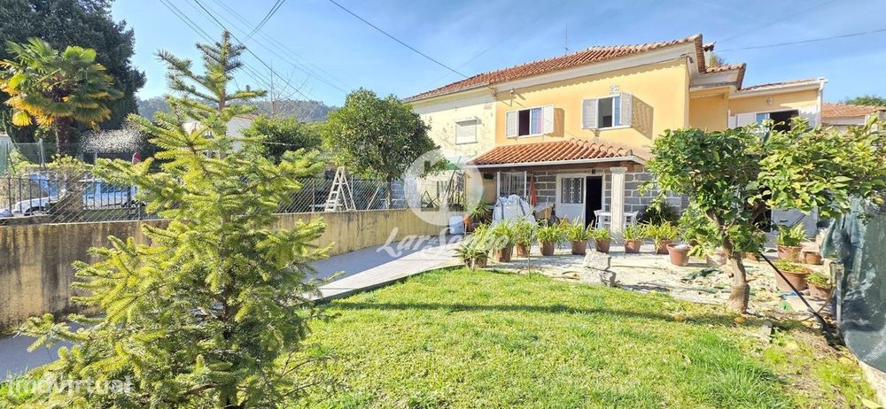 Moradia bifamiliar T3 centro de Famalicão