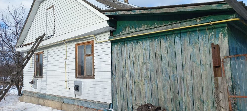 Продам пів будинка та земельну ділянку