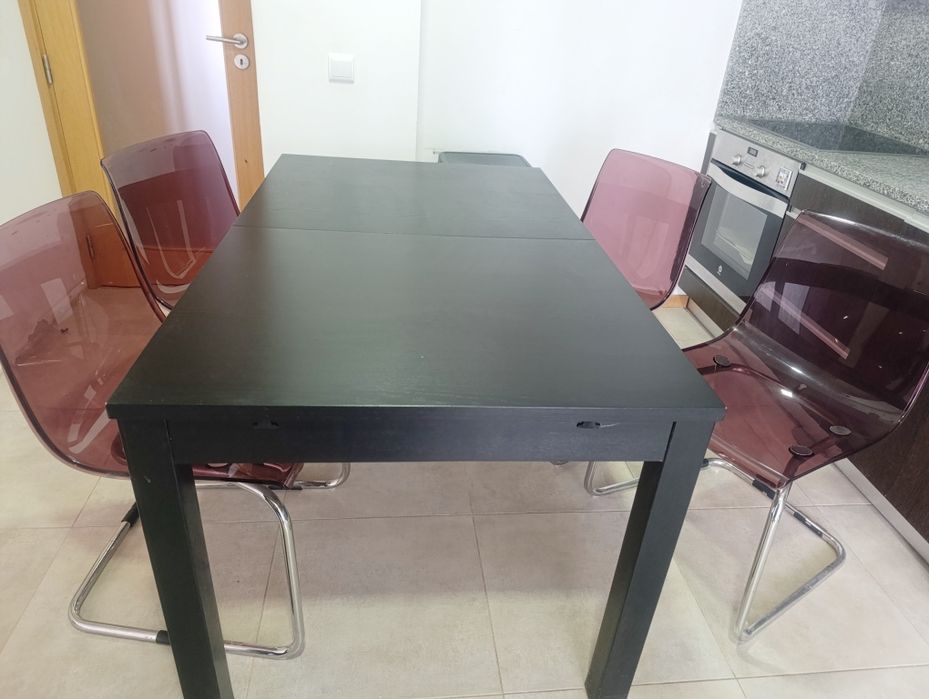 Mesa IKEA extensível/ c 4 cadeiras