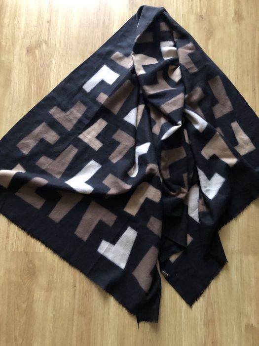Piękny szal z wiskozy nowy