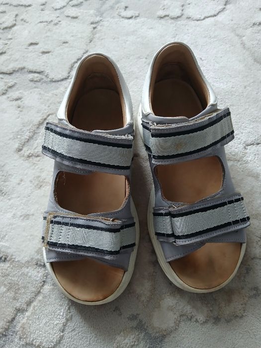 Ортопедичні босоножок привальгусі та плоскостопії.