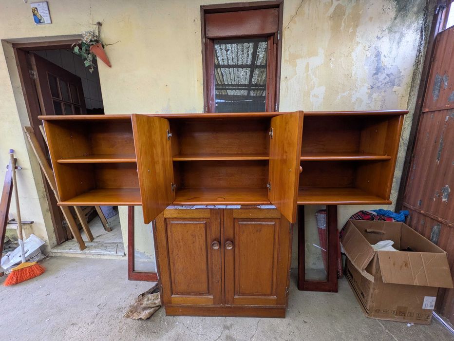 vendo quadro  + mobília de quarto + armário + cama + vitrine