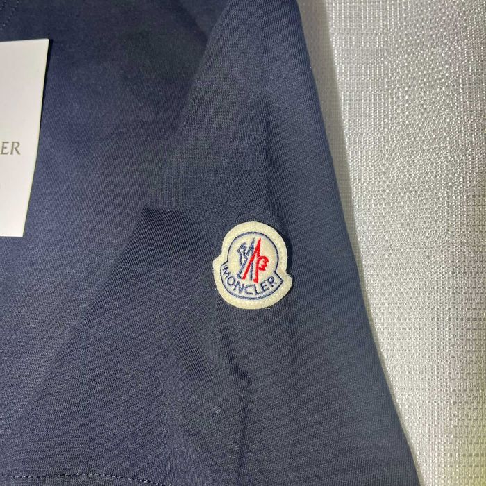 T-shirt Moncler Logo – Preta (Nova com etiqueta)