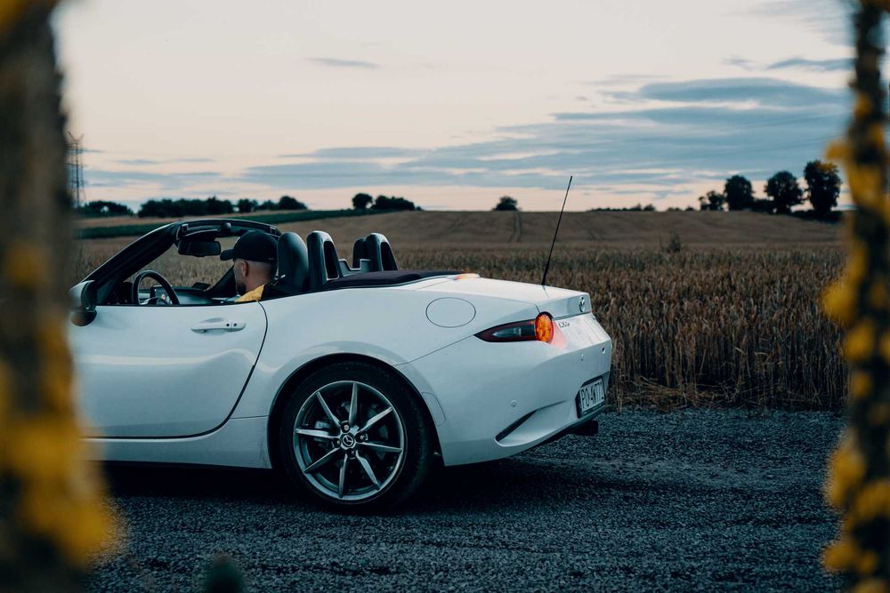Wynajem samochodu Mazda MX-5 2.0 Miata cabrio wypożyczalnia samochodów