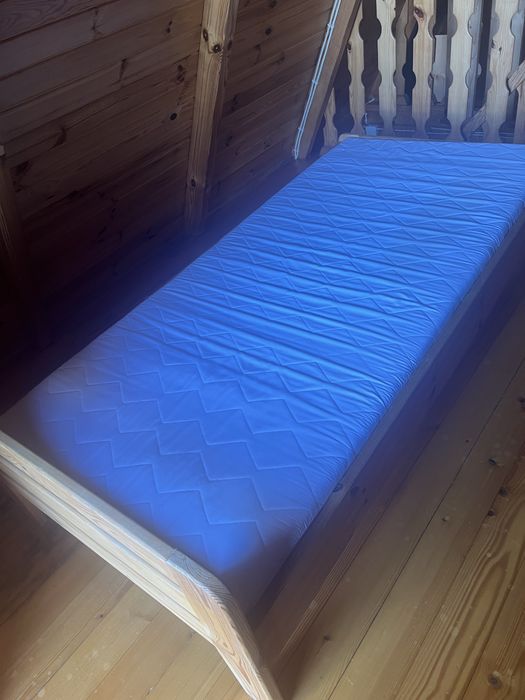 Łóżko sosnowe używane 90x200