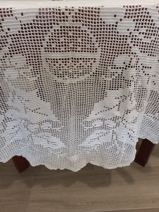 Toalha de mesa em renda/croché