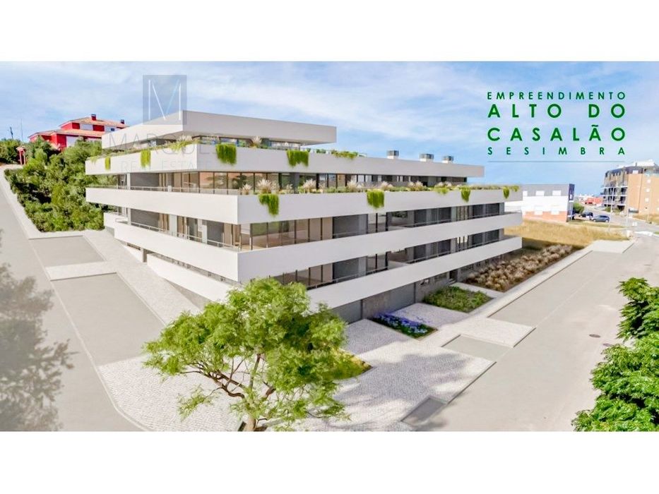 Apartamento T2 com Varanda e Parqueamento em Santana - Sesimbra