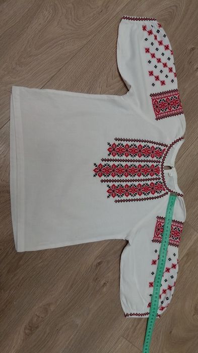 Продам вишиванку для дівчинки р.116