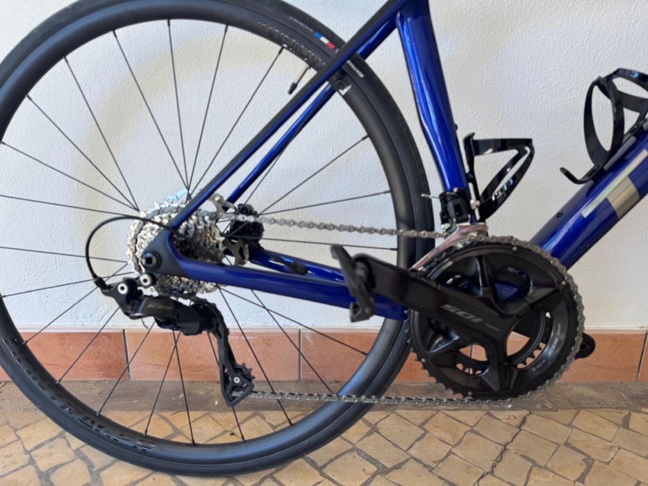 Trek Madone SL5 Gen 8 Carbono Shimano 105