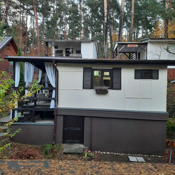 Domek nad jeziorem  Partęczyny. Domek letniskowy
