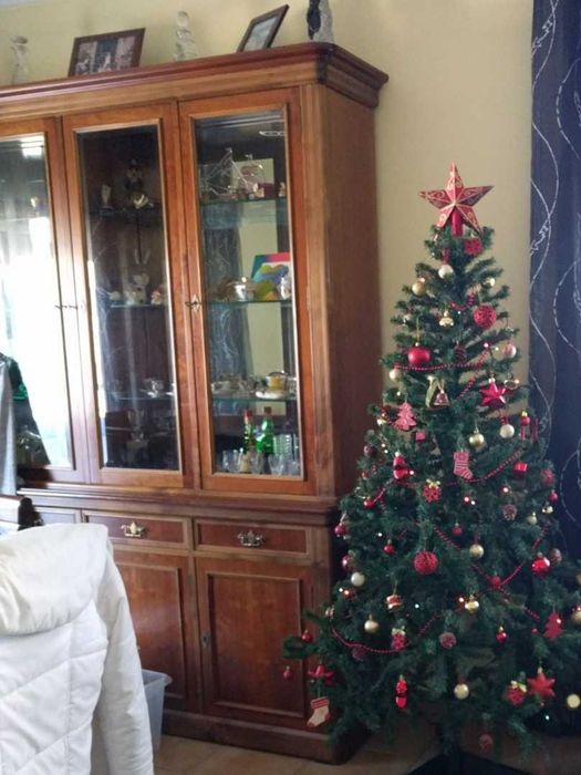 conjunto sala de jantar: mesa extensível, cadeiras, louçeiro, aparador