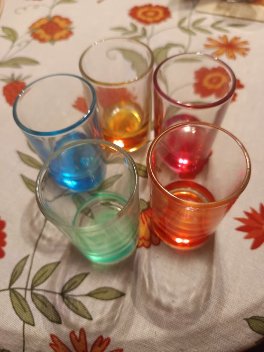 Цветные рюмки , стекло