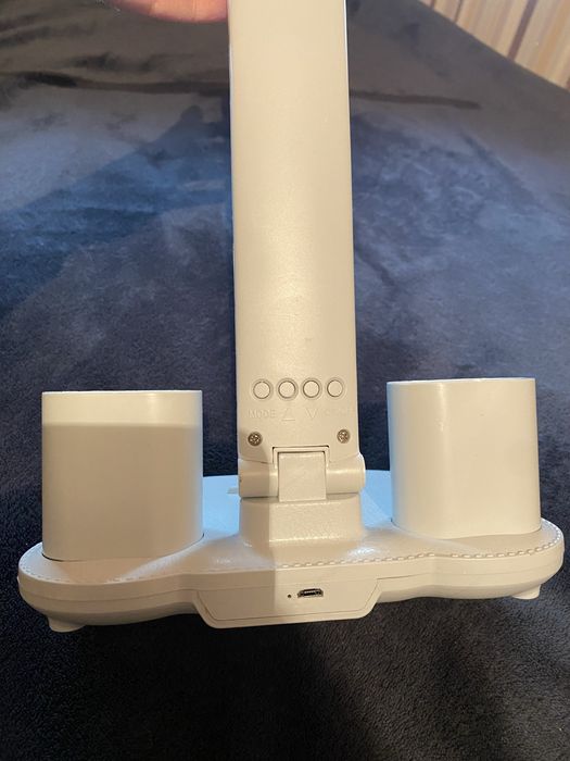 Настільна LED лампа акумуляторна