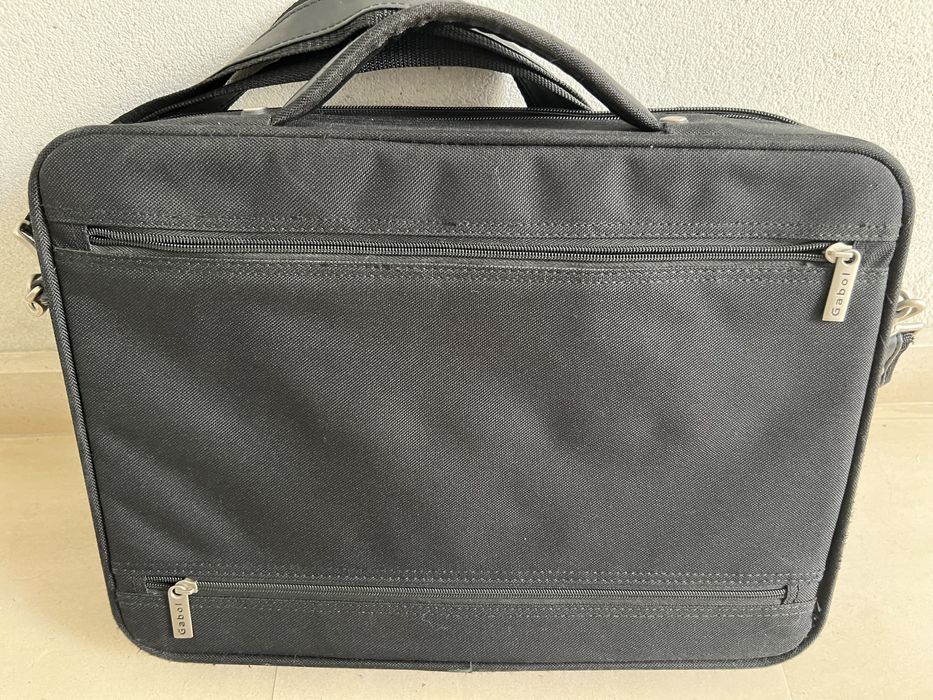 Pasta de computador marca Gabol