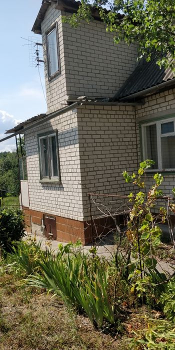 Продається  дачний будинок