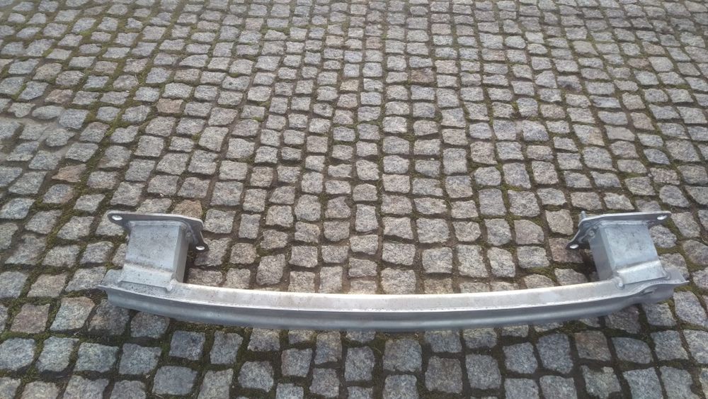 Tylna belka audi a4 b9 kombi