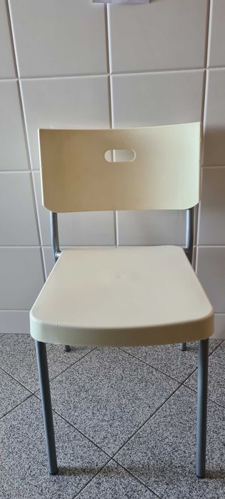 4 Cadeiras IKEA + Almofadas | 30€ | Venda individual possível  | 8 €