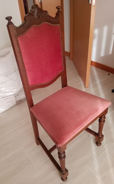 Cadeira em mogno e veludo grená