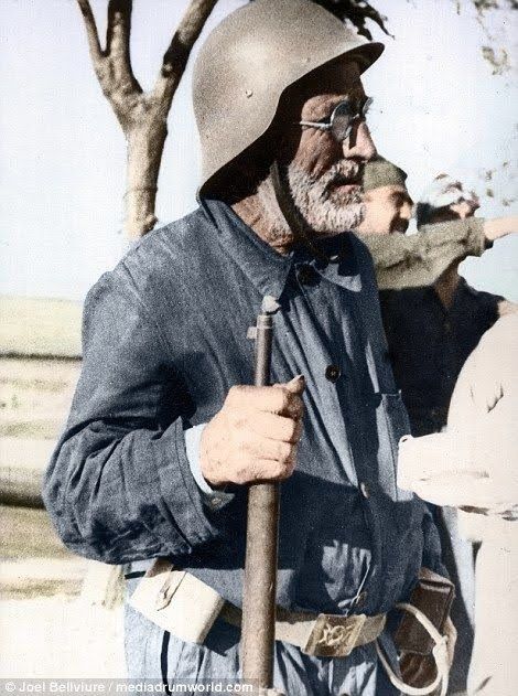 Militaria, Capacete usado na Guerra Civil de Espanha.