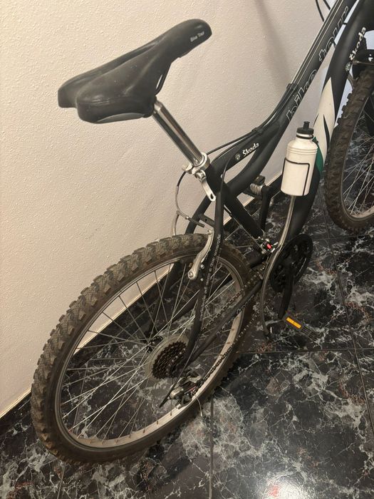 Bicicleta híbrida leve e de fácil portabilidade SKODA