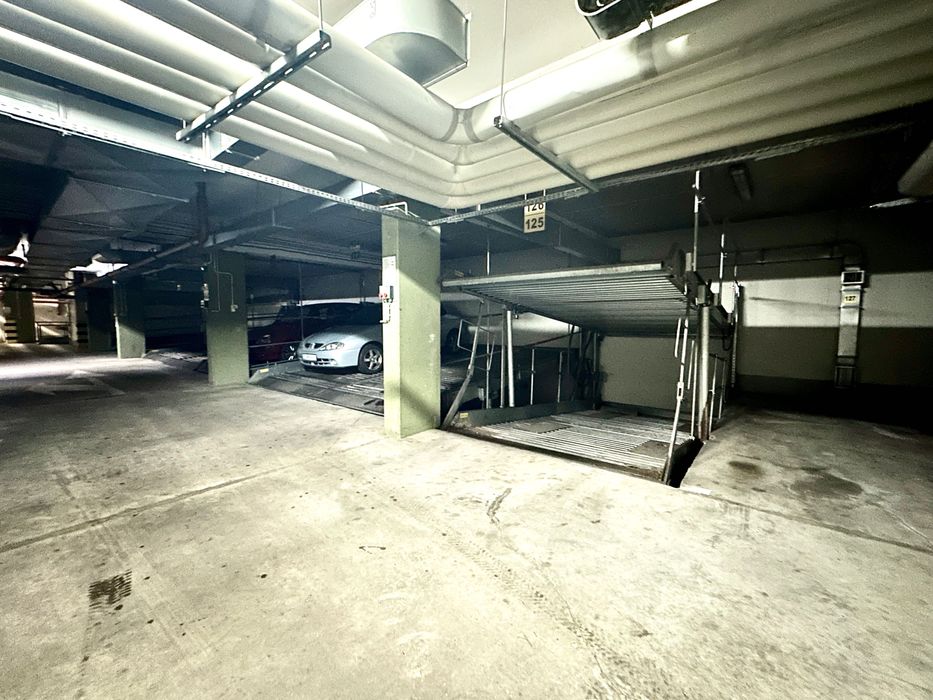 ul. Strońska _ miejsce postojowe _ platforma _ na sprzedaż