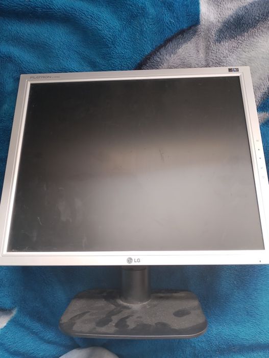 LG flatron l1918s