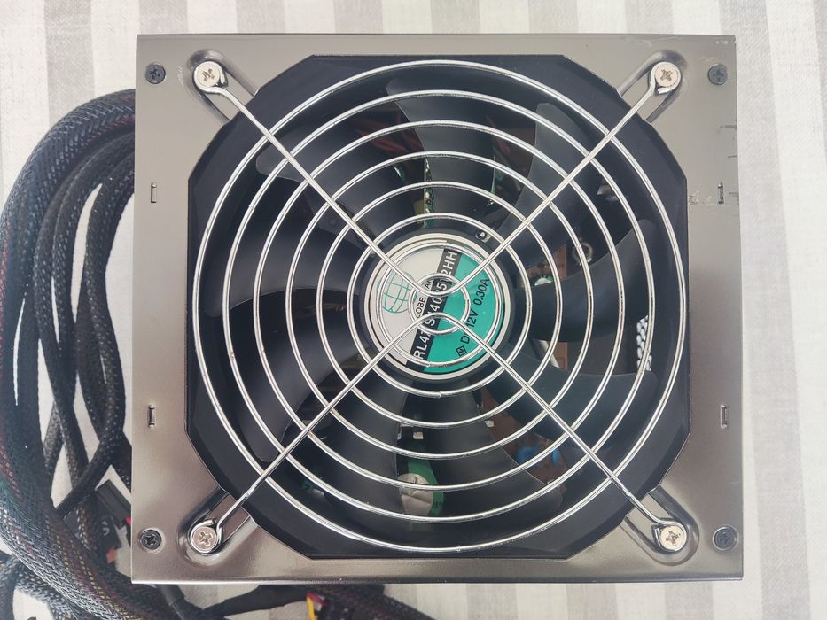 Fonte de Alimentação Halfmman 700W (Modelo: AS-P700) - Cabos com Malha Protetora - Como Nova