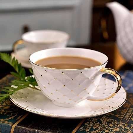 Conjunto de 2 Chávenas de Porcelana e 2 Colheres