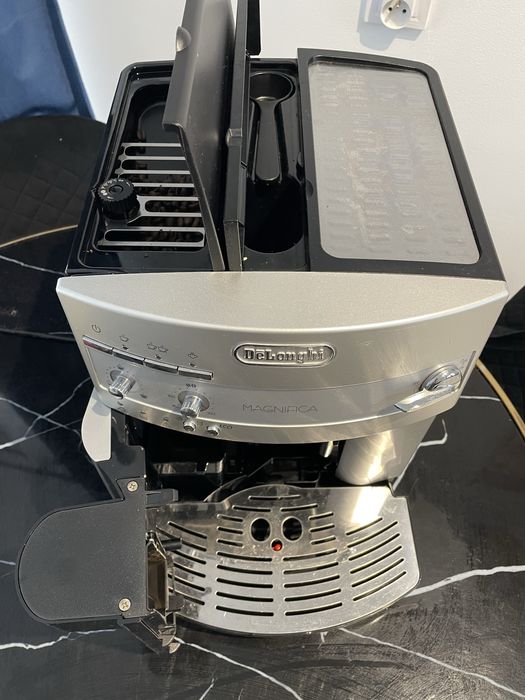Ekspres ciśnieniowy DeLonghi Magnefica