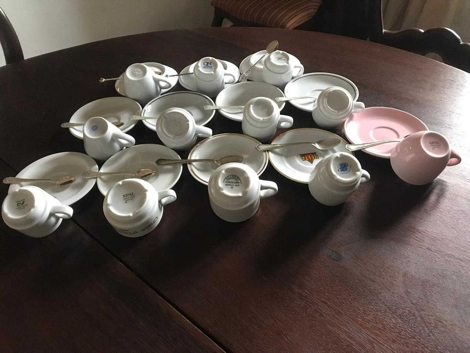 Chávenas e pires de café - Coleção de de diversas marcas