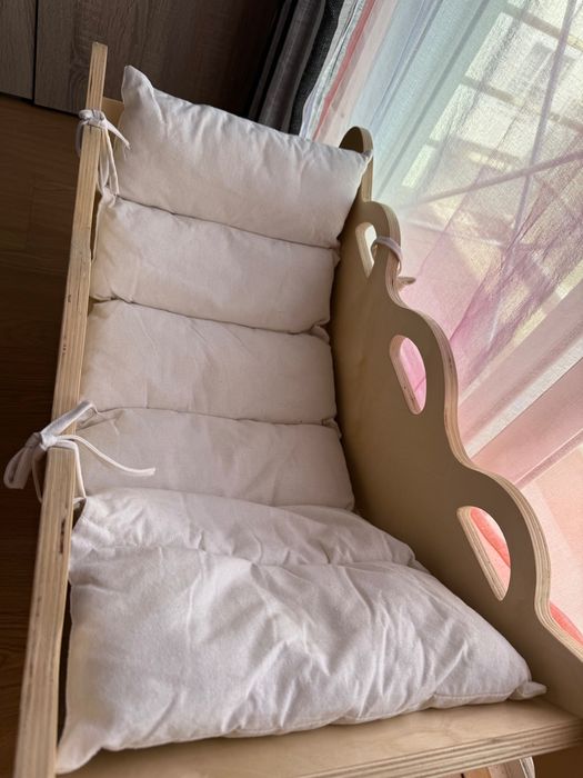 Arco/baloiço de madeira com almofada