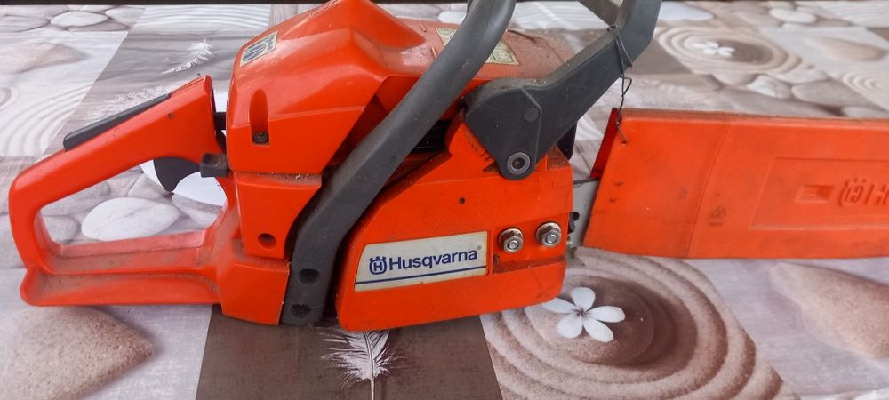Продам бензопилу хузварна